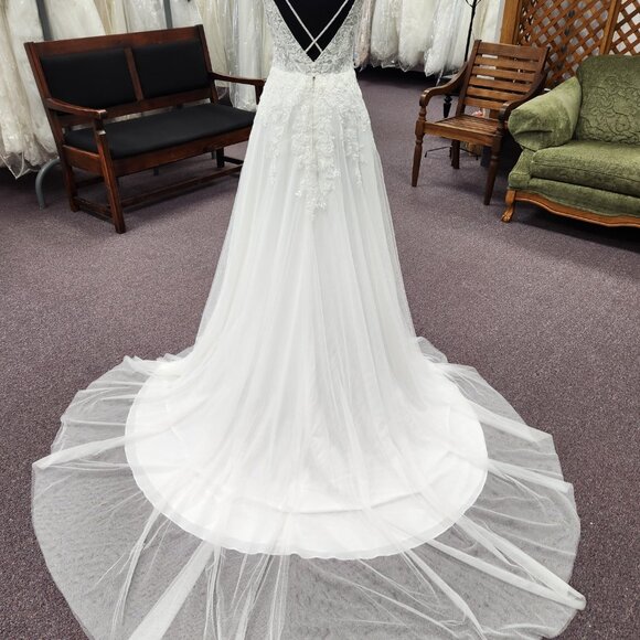 White One W1122AZ4 Size 14 Off White Bridal Gown Wedding Dress - Picture 5 of 7